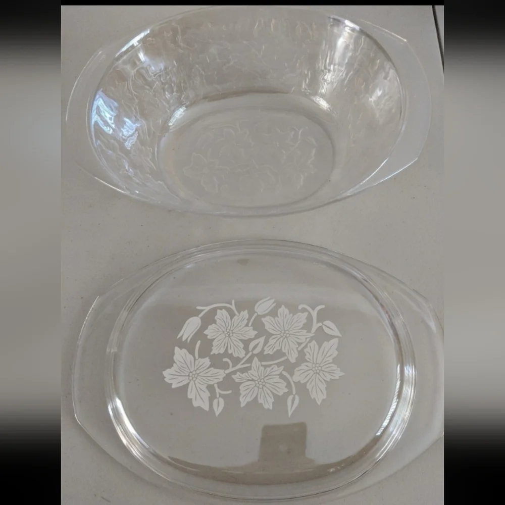 Elegant Holiday Vintage Serveware Baking Dish Floral Poinsettia Nostalgia
